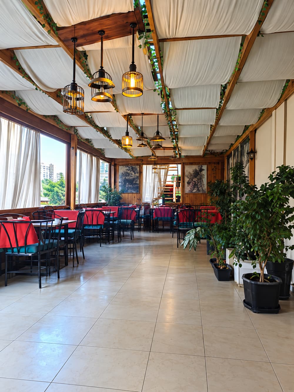 Henom Restaurant preview 1
