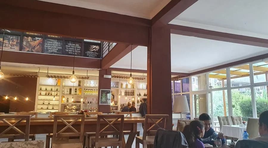 Le Grand Cafe preview