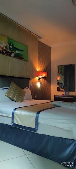 Golden Gate Hotel preview thumbnail 4