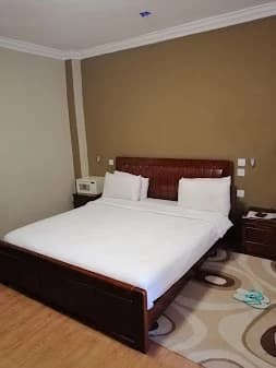 Wonderland Hotel preview 2