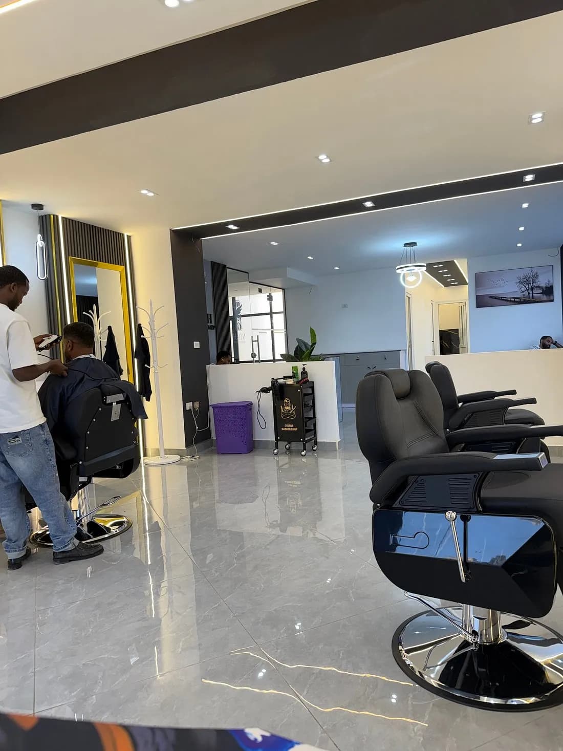 Noah barber shop preview