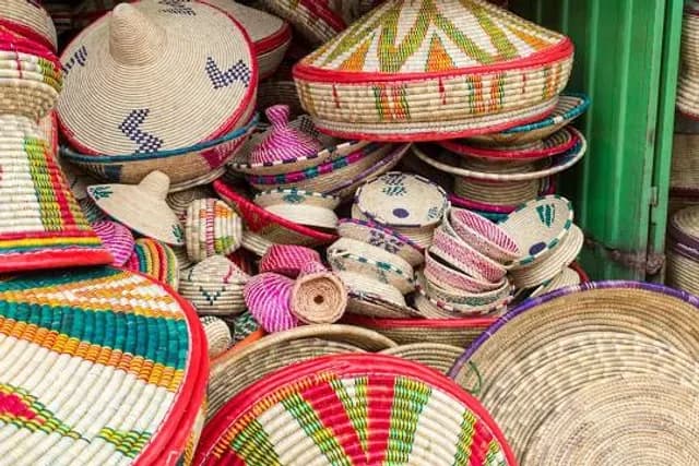 Shola Market preview