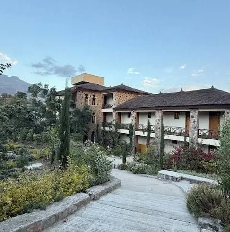 Hilltop Lodge preview 1